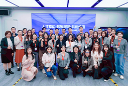 走进标杆现场，共探AI转型——U钱包国际(中国)国际携手企业高管参访埃森哲智能运营中心